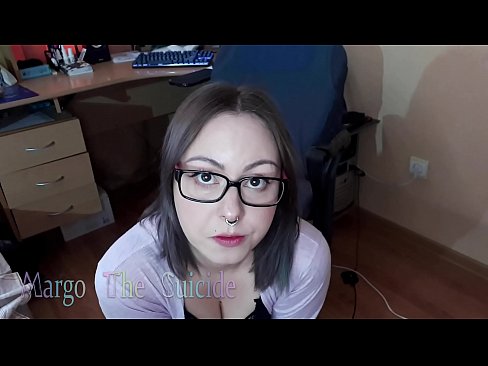 ❤️ Σέξι κορίτσι με γυαλιά πιπιλίζει Dildo βαθιά στην κάμερα ️❌ Ποιότητα πορνό ❤